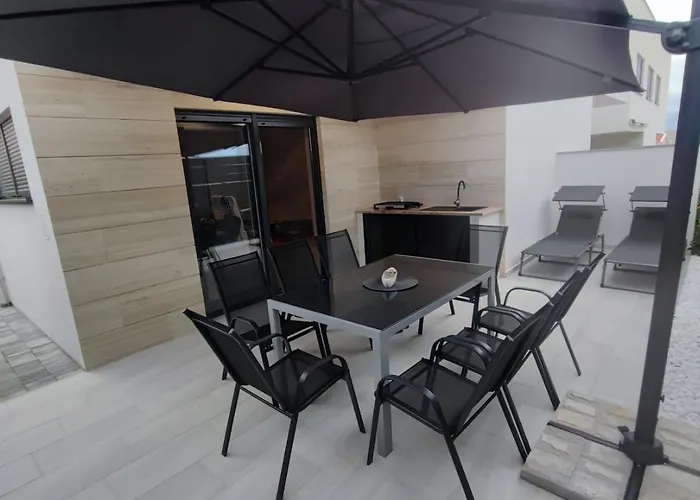 بيت للعطل Seaside House - Lozice, - 24443 فير